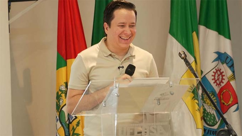   O prefeito Givago Barreto destacou a valorização dos profissionais da rede e anunciou o reajuste salarial de 5,4% para os professores efetivos, conforme o novo piso nacional do magistério para 40 horas semanais em 2026.  O município também celebrou a conquista do Selo Ouro de Educação – Criança Alfabetizada em 2025, reafirmando o compromisso com a alfabetização na idade certa. Além disso, foi anunciado que todos os alunos receberão fardamento completo e kit escolar.