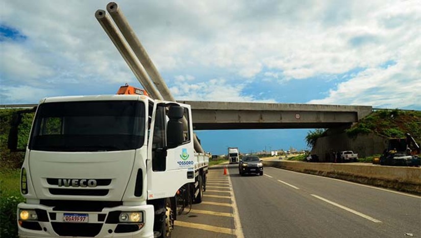   A Prefeitura de Mossoró iniciou a obra de iluminação no trecho urbano da BR-304 utilizando recursos próprios do município. A intervenção começa no trecho entre o viaduto de acesso à BR-405 e o viaduto do Partage Shopping Mossoró, considerado um dos pontos com maior registro de acidentes.  Ao todo, serão instaladas mais de 1.500 luminárias por meio do programa Mossoró Iluminada, com o objetivo de melhorar a visibilidade na rodovia e aumentar a segurança de motoristas, ciclistas, motociclistas e pedestres.