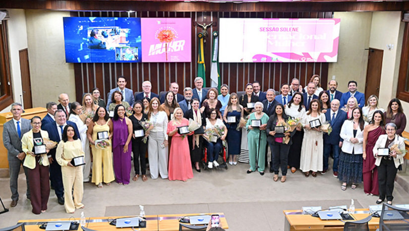  Da região Oeste, receberam homenagens a reitora Cilicia Maia, a prefeita Cintia Sonale e a diretora geral do Hospital Maternidade Almeiad Castro, Larizza Queiroz. Ao todo, foram homenageados 23 mulheres, em sessão extraordinária realizada na tarde deste dia 10 de março de 2025 na Assembléia Legislativa do Rio Grande do Norte.  Foto: João Gilberto