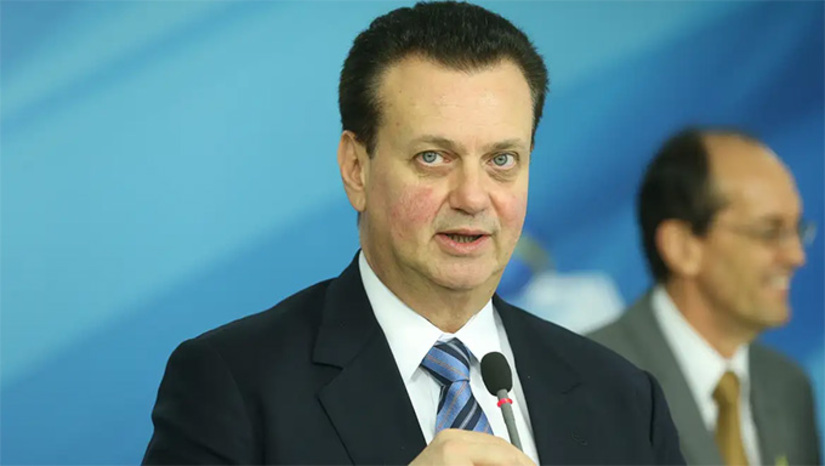   A foto de Gilberto Kassab, chefão do PSD, ao lado dos seus troféus eleitorais – Ronaldo Caiado (GO), Ratinho Junior (PR) e Eduardo Leite (RS) – e o adiamento do anúncio sobre quem será o candidato a presidente do partido são a maior prova de que o cacique colocou o trio em leilão para o futuro candidato ao Planalto Flávio Bolsonaro (PL). Essa é a leitura de outros caciques em Brasília. Vema mais na COLUNA ESPLANADA