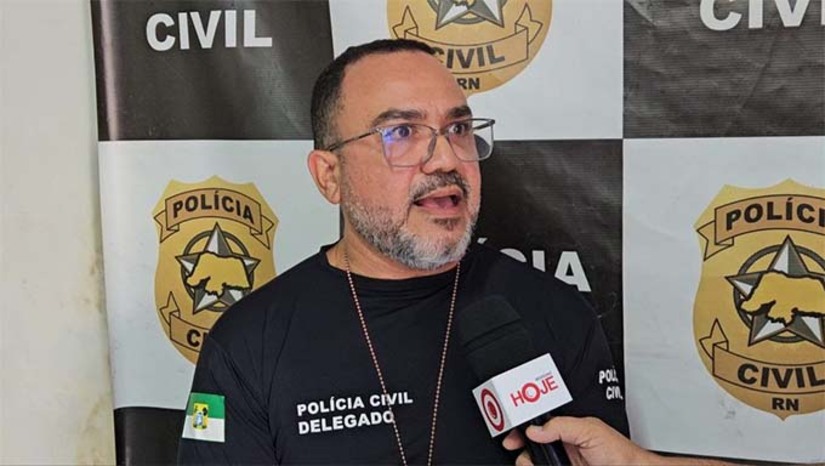  Numa investigação contra o tráfico de drogas e de armas, o delegado Marcuse Cabral, da DENARD-Mossoró, descobriu que um “colecionador, atirador, desportista e caçador” (CAC), é quem estaria fornecendo armas para membros de facções criminosas com atuação na região de Mossoró. Com a descoberta, o delegado já iniciou uma nova investigação, que deve contar com a Policia Federal, já que cabe a esta instituição credenciar o sujeito para ser CAC.