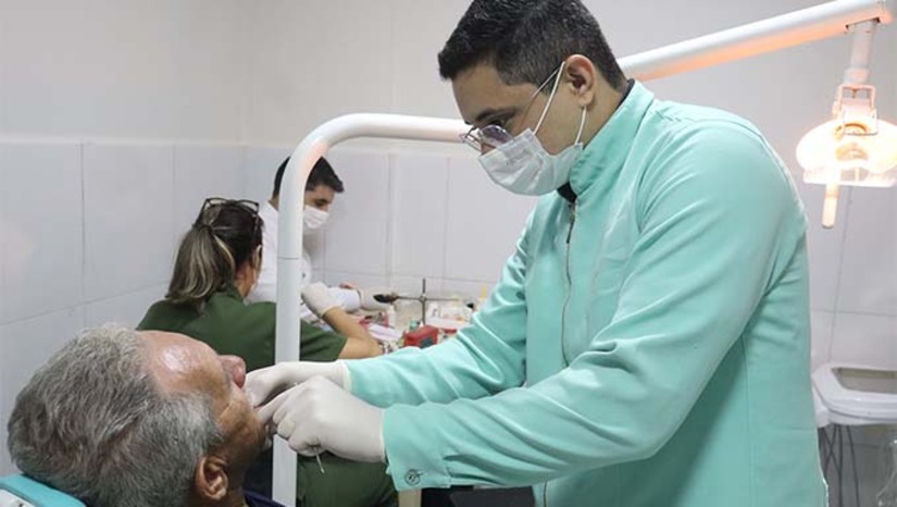   O “Grossos Sorridente” tem como objetivo ampliar o acesso à saúde bucal, devolvendo qualidade de vida, bem-estar e autoestima aos moradores do município. Desde a criação do programa, já foram confeccionadas mais de 2 mil próteses dentárias, beneficiando centenas de moradores de Grossos. Os pacientes que necessitam do serviço devem procurar a Secretaria Municipal de Saúde, passar por avaliação com um dentista e, após a indicação profissional, serão encaminhados para a confecção da prótese por meio do programa.