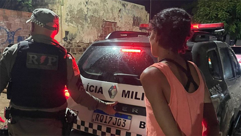 Imagem 1 - Crime aconteceu durante o final de semana. Denúncias anônimas levaram a Policia Militar até a suspeita, Antônia Dayana Holanda Dantas, de 30 anos, que confessa o crime e mostrou o local que deixou o corpo da vítima Maria Luziana Batista da Costa, de 36 anos. A Policia Civil fez os procedimentos e colocou a suspeita em liberdade, por não haver situação de flagrante. O caso deve ser investigado pela Divisão de Homicídios e Proteção a Pessoa de Mossoró. Imagem 1 - Crime aconteceu durante o final de semana. Denúncias anônimas levaram a Policia Militar até a suspeita, Antônia Dayana Holanda Dantas, de 30 anos, que confessa o crime e mostrou o local que deixou o corpo da vítima Maria Luziana Batista da Costa, de 36 anos. A Policia Civil fez os procedimentos e colocou a suspeita em liberdade, por não haver situação de flagrante. O caso deve ser investigado pela Divisão de Homicídios e Proteção a Pessoa de Mossoró.