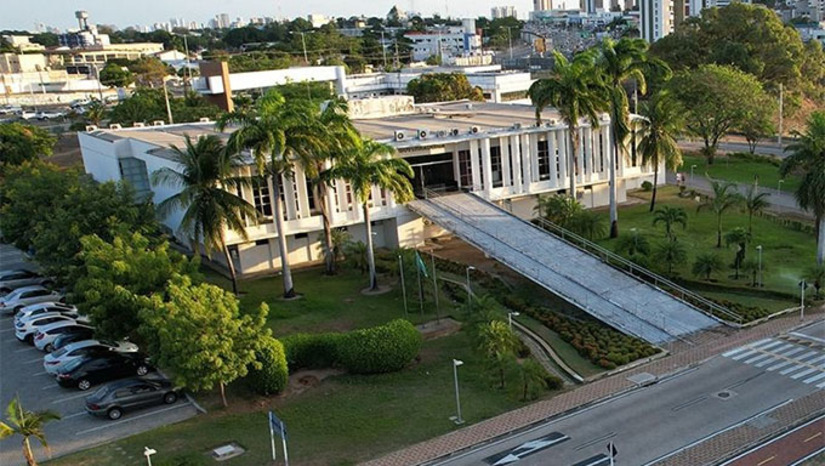 Imagem 1 - O Governo do RN lançou o primeiro Concurso Público Unificado estadual, com 175 vagas além de formação de cadastro de reserva, para o Detran, Ceasa e Ipern, destinadas a níveis médio e superior. As inscrições ocorrem de 18 de março a 24 de abril, pela internet. As provas serão realizadas em Natal, Mossoró e Caicó, e o concurso terá validade de dois anos, podendo ser prorrogado. A organização do certame ficará a cargo do Instituto Avalia. Imagem 1 - O Governo do RN lançou o primeiro Concurso Público Unificado estadual, com 175 vagas além de formação de cadastro de reserva, para o Detran, Ceasa e Ipern, destinadas a níveis médio e superior. As inscrições ocorrem de 18 de março a 24 de abril, pela internet. As provas serão realizadas em Natal, Mossoró e Caicó, e o concurso terá validade de dois anos, podendo ser prorrogado. A organização do certame ficará a cargo do Instituto Avalia.