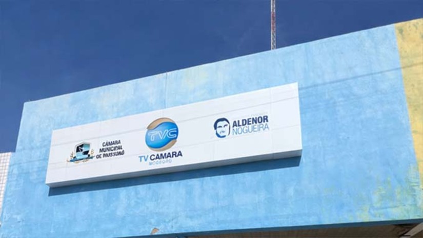 Imagem 1 - A principal novidade é que a transmissão em sinal aberto permitirá que toda a população acompanhe de perto as sessões, debates e ações do Legislativo municipal, com alcance em um raio de até 30 quilômetros, abrangendo também comunidades da zona rural do município. “É uma grande conquista para Mossoró. Todo esse processo foi construído em parceria com a TV Câmara e com a Rede Legislativa. Estivemos diversas vezes em Brasília para destravar esse projeto e agora ele se torna realidade. É mais transparência e mais acesso para o povo acompanhar o trabalho dos seus representantes”, afirmou. Imagem 1 - A principal novidade é que a transmissão em sinal aberto permitirá que toda a população acompanhe de perto as sessões, debates e ações do Legislativo municipal, com alcance em um raio de até 30 quilômetros, abrangendo também comunidades da zona rural do município. “É uma grande conquista para Mossoró. Todo esse processo foi construído em parceria com a TV Câmara e com a Rede Legislativa. Estivemos diversas vezes em Brasília para destravar esse projeto e agora ele se torna realidade. É mais transparência e mais acesso para o povo acompanhar o trabalho dos seus representantes”, afirmou.