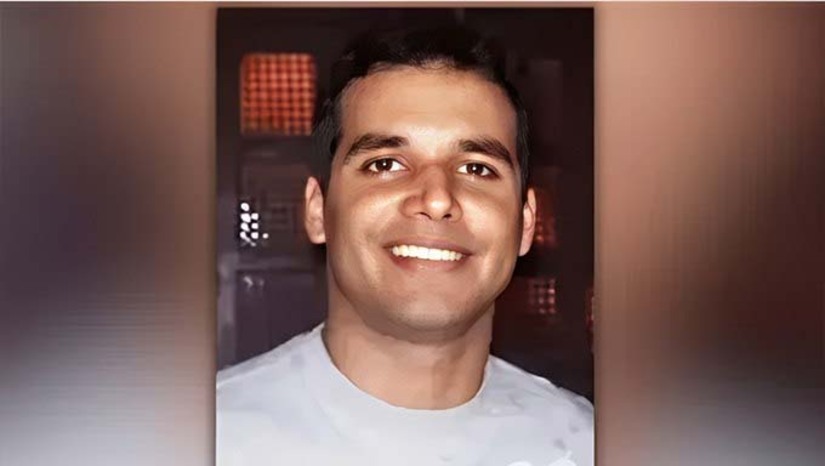Imagem 1 - Mesmo preso preventivamente por estuprar e matar a namorada Zaíra Cruz, o capo PM Pedro Inácio foi promovido duas vezes na prisão no alojamento do Quartel da PM em Natal e seu salário pulou de R$ 4 mil para R$ 10,6 mil e seiscentos reais. Agora, que a Justiça lhe concedeu o direito de tirar o restante da pena de 20 anos de prisão em liberdade condicional, poderá ser convocado para trabalhar patrulhando as ruas. Após a repercussão do fato, o comando geral da PM informou que vai criar um Conselho de Disciplina para decidir pela expulsão ou não do PM condenado por estupro e assassinato da corporação. Imagem 1 - Mesmo preso preventivamente por estuprar e matar a namorada Zaíra Cruz, o capo PM Pedro Inácio foi promovido duas vezes na prisão no alojamento do Quartel da PM em Natal e seu salário pulou de R$ 4 mil para R$ 10,6 mil e seiscentos reais. Agora, que a Justiça lhe concedeu o direito de tirar o restante da pena de 20 anos de prisão em liberdade condicional, poderá ser convocado para trabalhar patrulhando as ruas. Após a repercussão do fato, o comando geral da PM informou que vai criar um Conselho de Disciplina para decidir pela expulsão ou não do PM condenado por estupro e assassinato da corporação.