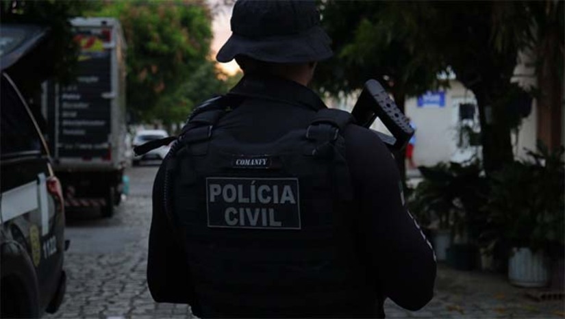 Imagem 1 -  A Polícia Civil do RN concluiu a investigação de um homicídio ocorrido em fevereiro de 2026, em Macau, e indiciou um policial militar como autor do crime. A vítima foi baleada no abdômen durante um evento, chegou a ser socorrida, mas não resistiu. Testemunhas e imagens apontaram o militar como responsável, e a arma utilizada foi apreendida para perícia. O suspeito alegou legítima defesa, mas, diante das provas reunidas, foi indiciado e permanece à disposição da Justiça.