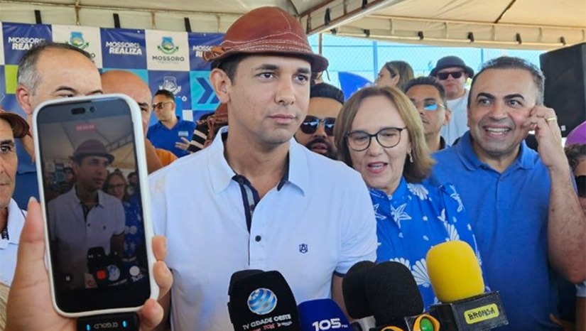   Com a formalização deste contrato, a Nacional Incorporadora e Construtora Ltda, do empresário Junior Rebouças, fica autorizada a fazer o isolamento do quarteirão e iniciar o processo de licenciamento para demolição do Estádio Manoel Leonardo Nogueirão. No contrato, a Prefeitura repassa ao Rebouças a área de quase 40 mil metros quadrados na área mais valorizada de Mossoró por 35 anos e, em troca, o Rebouças constrói o Estádio para 15 mil torcedores e um Centro Administrativo para a Prefeitura Municipal de Mossoró, num investimento superior a R$ 215 milhões nos próximos 3 anos.