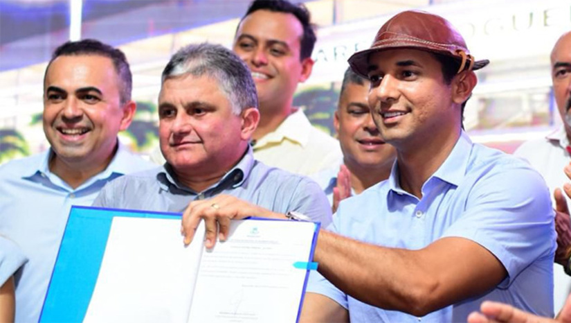   Prefeito Allyson Bezerra vê ato como histórico, para Mossoró. Empresário Junior Rebouças e o gestor detalharam o que será feito no terreno de 40 mil metros quadrados no centro do Bairro Nova Betânia: um novo estádio, tendo ao lado uma estrutura de supermercado, shopping, praça de alimentação e um centro de eventos, em cima dois pavimentos de estacionamento com 1.600 vagas. O investimento de R$ 215 milhões contempla também a construção de um Centro Administrativo municipal, erguido perto do Supermercado Dia a Dia. A previsão do Grupo Rebouças é concluir as obras num prazo de 18 meses.