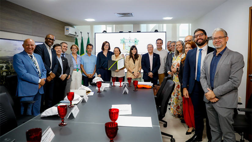   A presidente da Petrobras, Magda Chambriard, em reunião com a governadora Fátima Bezerra nesta quinta-feira, 26, anunciou a continuidade do trabalho iniciado pelo ex-presidente Jean Paul Prates, perfurando poços na margem equatorial do Rio Grande do Norte. Jean perfurou os poços nos Campos de Pitu Oeste e Anhangá nos períodos de 2023 e 2024. Magda anunciou nesta quinta licenciamento do IBAMA para perfurar três poços, sendo o primeiro o Mãe de Ouro. A governadora Fátima Bezerra festeja o retorno da Petrobras ao RN, pela geração de emprego qualificado e a geração dividendos ao Estado e municípios.