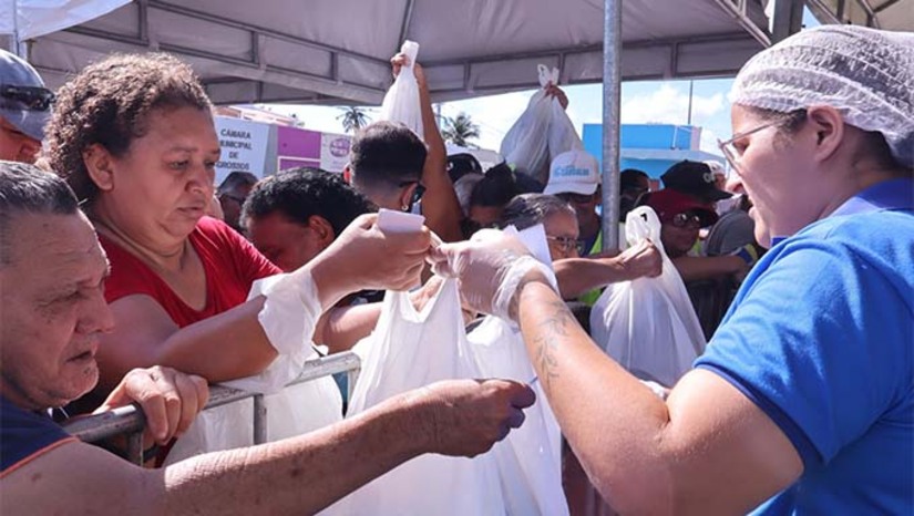   Em Grossos-RN, a entrega do Peixe da Semana Santa acontece na próxima quarta-feira (1º). A ação acontecerá a partir das 8h da manhã, contemplando as comunidades rurais, com distribuição em todas as escolas, e também a zona urbana, com ponto de entrega na rodoviária da cidade. O pescado distribuído é selecionado e de qualidade, garantindo alimento digno para as famílias durante o período religioso, marcado por reflexão e união.