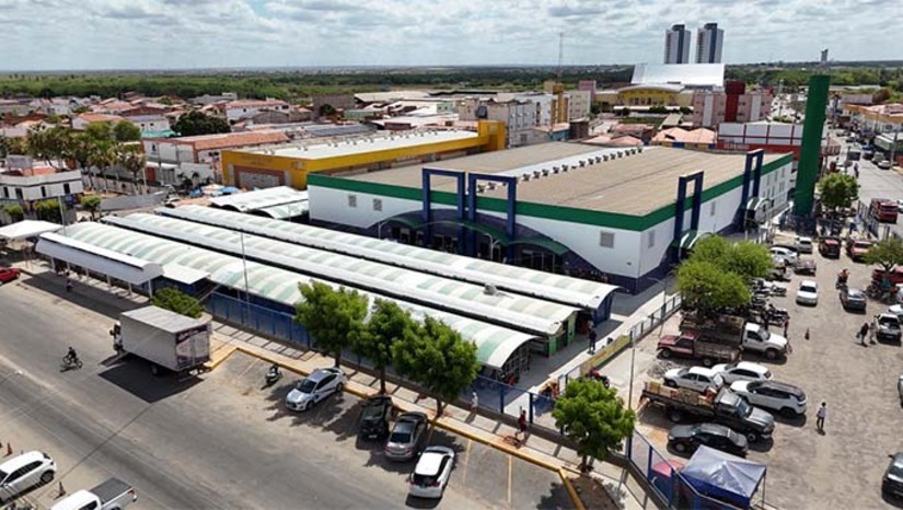 Imagem 1 -  A logística de venda nos mercados iniciará na quarta-feira (1º), a partir das 7h, até a sexta-feira (3), ao meio-dia. O Mercado da Cobal, no bairro Paredões, o Centro Comercial, no bairro Abolição II, e o Mercado do bairro Bom Jardim foram os locais selecionados. O pescado estará disponível à população no valor de R$ 10, o quilo, mesmo valor dos anos anteriores. Cada pessoa poderá adquirir até 4 quilos, ampliando o alcance do programa, permitindo que mais famílias sejam beneficiadas. Para este ano, serão disponibilizadas 40 toneladas do pescado.