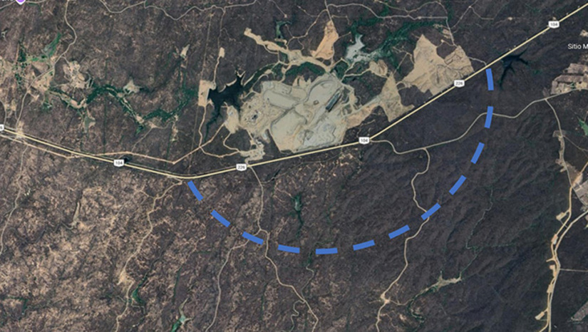   O DNIT assinou o tratado para a Aura Minerals mudar a rota da BR 226, entre as cidades de Currais Novos e Santa Cruz, no dia 3 de março de 2026. A contar desta data, a mineradora canadense tem 730 dias para fazer os projetos, conseguir as licenças e executar as obras, com recursos próprios. Com a mudança de rota da BR 226, a expectativa é que sejam produzidas 20 toneladas de ouro ao ano por duas décadas. Com previsão de investimento de 188 milhões de dólares, as obras começaram em outubro de 2025. A mancha branca no mapa mostra o tamanho da cratera na natureza aberta em apenas 5 meses de trabalho. 