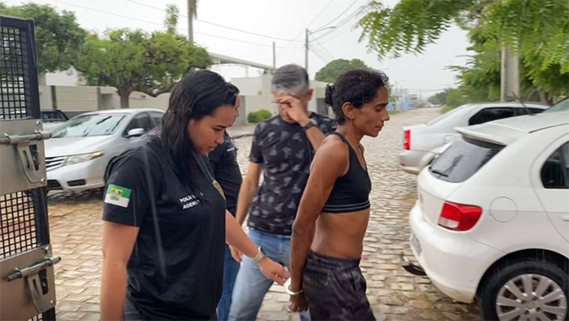 Imagem 1 -  Antônia Daiana Holanda dos Santos, de 30 anos, foi presa pelo assassinato de Maria Lusiana Batista da Costa, de 36 anos, crime este ocorrido no dia 15 de março de 2026. Cerca de 30 horas após este crime, a suspeita foi conduzida a Delegacia de Plantão, confessou o crime e mostrou o local onde jogou a mala com o corpo dentro na Avenida Leste Oeste. A suspeita foi ouvida e colocada em liberdade. Nesta quarta-feira, dia 1º de abril de 2026, a Justiça mandou prendê-la preventivamente. Antônia Dayna já se encontra na prisão.