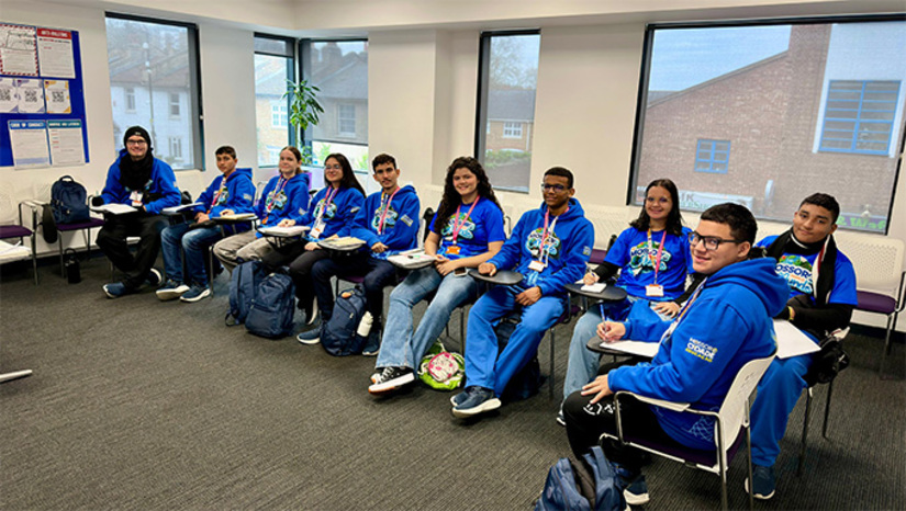   Desde a chegada à capital inglesa no dia 28 de março, os estudantes têm participado de uma programação que une aprendizado e imersão cultural. Além das aulas na escola Twin International College, os alunos também realizaram visitas a pontos históricos e turísticos de Londres, ampliando o contato com a língua inglesa no dia a dia. Carlos Eduardo, aluno do 9º ano da Escola Municipal Manoel Assis, destaca sua experiência. “Está sendo uma experiência única, viajar pra Londres e estar estudando aqui. Eu espero que eu sirva de inspiração para outras pessoas”