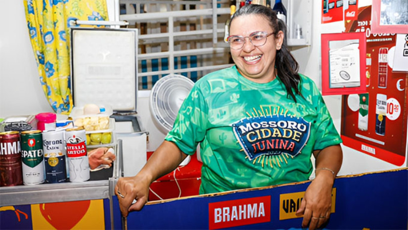   A Prefeitura informa que o local de cadastro presencial mudou. Agora, o cadastro acontecerá no Auditório da Estação das Artes Eliseu Ventania, das 8h às 12h e das 14h às 17h. O cadastro começa pelos interessados em vender no “Pingo da Mei Dia” e “Boca da Noite”, polos que marcam a abertura e o encerramento do MCJ.