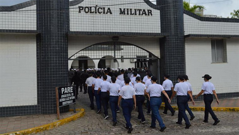  Certame organizado pelo Idecan é para candidatos com ensino superior e salários iniciais são de R$ 4.245,64. Durante a formação, o o aluno-soldado receberá uma bolsa de R$ 1.621,00. As inscrições devem ser feita esclusivamente no site do Instituto Nacional de Desenvolvimento Educacional  e Assistencial Nacional até o dia 14 de abril. O valor da inscrição é R$ 130,00.