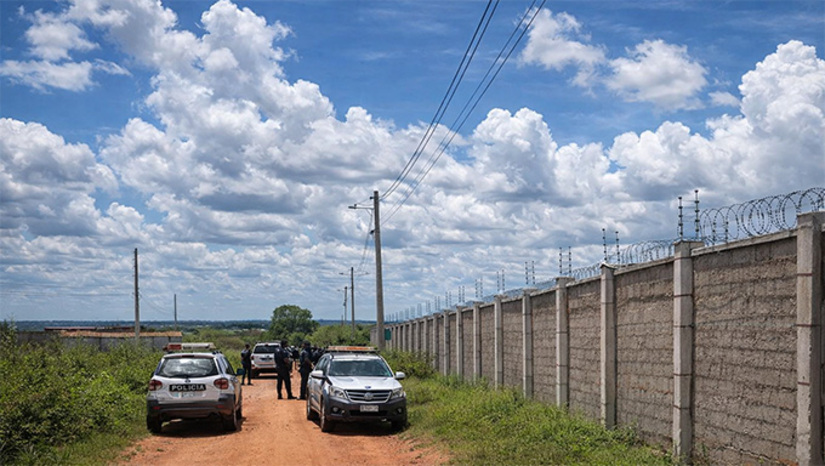   A polícia do Rio Grande do Norte em parceria com a Polícia do Ceará descobriram a presença dos suspeitos em Assu e foram fazer a averiguação na residência indicada e foram recebidos com tiros de fuzil. Reagiram e três suspeitos morreram. São eles: Francisco Jefferson Barbosa, o Jeffin, de 25 anos; Jhonatan Maurício Silva Barros, o Jhon, de 23 anos; e um menor de 17 anos. Todos do Ceará. Com eles, os policiais apreenderam carros, armas e muita munição.