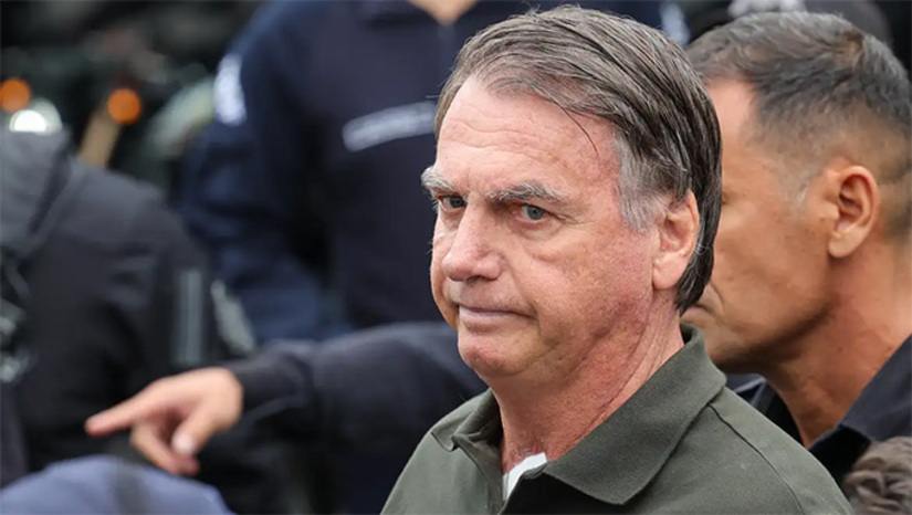   O principal projeto de Jair Bolsonaro, além de eleger o filho presidente da República, claro - é eleger o máximo de senadores possível para tocar o impeachment do ministro Alexandre de Moraes do STF. Bolsonaro diz a próximos que almeja uma bancada forte e fiel de 55 senadores. A articulação do PL foca nisso. Aliás, antes de ser preso, o ex-presidente deixou uma lista com os potenciais nomes para o projeto da vendeta. Mais, na COLUNA ESPLANADA