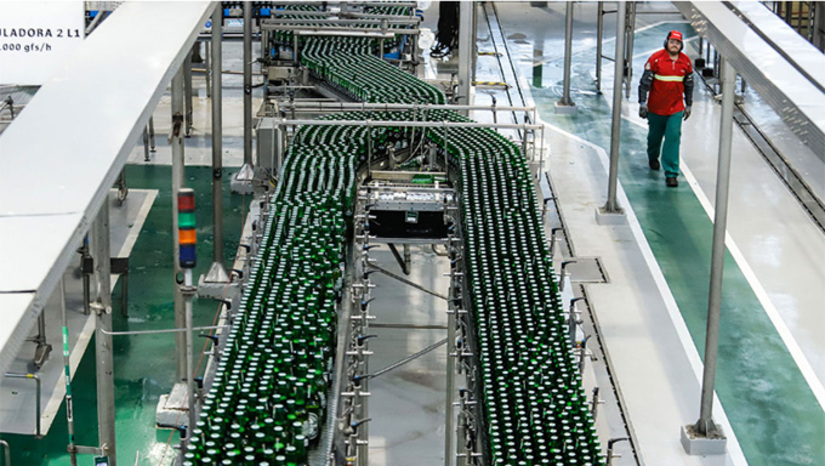   Essa foi a primeira vez na série histórica, iniciada em 2023, que todos os setores registraram números negativos ao mesmo tempo. A maior queda foi observada na fabricação de coque, de produtos derivados do petróleo e de biocombustíveis (-31,5%), seguida pelas indústrias extrativistas (-19,9%), pela fabricação de produtos alimentícios (-16,8%) e pelo setor de confecção de artigos do vestuário e acessórios (-3,9%).