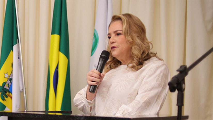   Dra. Giana da Escóssia Melo, que é pediatra, tomou posse no posto de presidente do CREME-RN na noite desta quarta-feira, dia 8, em solenidade realizada na sede do órgão, em Natal-RN. É a primeira mulher assumir a presidência do órgão. Recebeu o cargo do Dr. Marcos Antônio Tavares Jácome, que, ao se despedir, prestou contas do seu mandato aos colegas médicos e demais autoridades presentes.