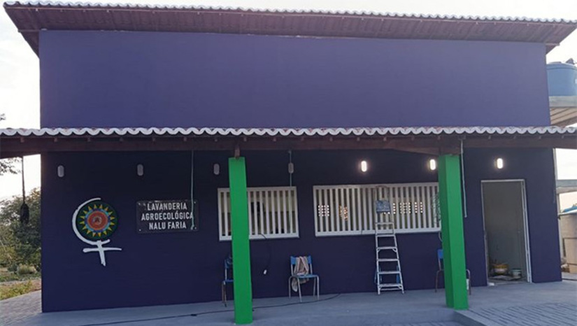   A ministra Fernanda Machiaveli, que assumiu há poucos dias o Ministério do Desenvolvimento Agrário e Agricultura Familiar, vai está em Mossoró-RN nesta segunda-feira, 13, para dá o pontapé inicial no projeto Lavanderia Coletiva e Agroecológica do Brasil, no Assentamento Mulugunzinho, que fica distante quase 30 km da zona urbana de Mossoró-RN. A solenidade está prevista para acontecer às 14 horas. A ministra será recebida em Mossoró pela deputada Isolda Dantas e a governadora Fátima Bezerra.