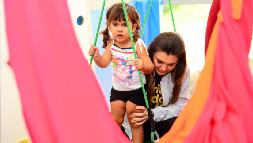   Hoje a população de Mossoró/RN encontra atendimento no CER para crianças e adolescentes com equipes multiprofissionais, incluindo psicologia, psiquiatria, serviço social, enfermagem, terapia ocupacional, psicopedagogia, pedagogia, fonoaudiologia e atividades com educador físico.
