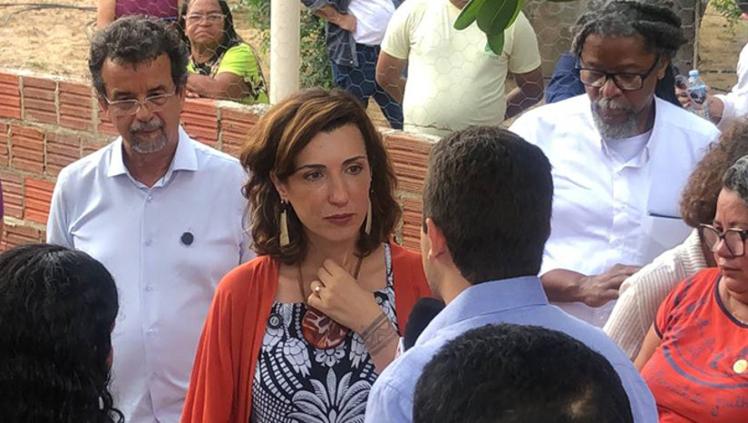   A primeira Lavanderia Coletiva Rural e Agroecológica foi inaugurada na tarde desta segunda-feira (13), na localidade de Mulugunzinho, zona rural de Mossoró/RN, com a presença da ministra do Desenvolvimento Agrário e Agricultura Familiar, Fernanda Machiaveli. “As mulheres rurais têm uma jornada de trabalho concomitante, realizando muitas tarefas ao mesmo tempo. A chegada das lavanderias vai otimizar o tempo delas, que poderão utilizá-lo para outras atividades da rotina e para o convívio com a família e amigos”, destacou a ministra.