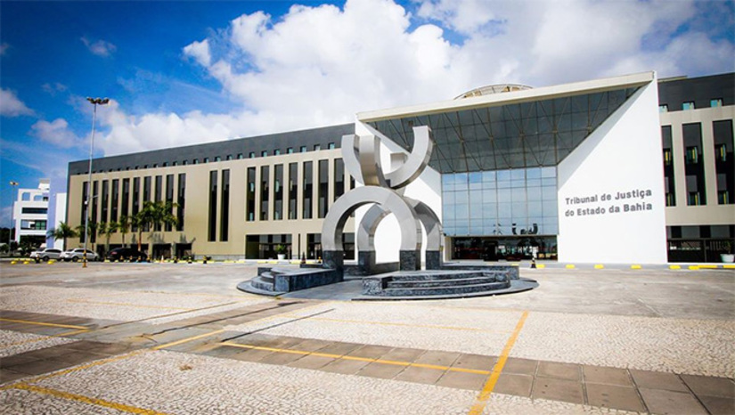   A descoberta de que o advogado Eugênio Kruschewsky contratou parentes de desembargador e até sua sócia, Ana Patrícia Leão, para atender o Master, acende o sinal amarelo. Afinal, o Tribunal de Justiça do Estado da Bahia já foi sacudido pela Operação Faroeste , da PF, e sua reputação tem de permanecer intacta. Quebras de sigilo e eventuais delações poderão afastar ou incendiar o cenário. Veja mais NA COLUNA ESPLANADA