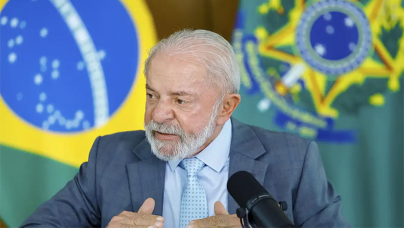   Proposta prevê também redução de jornada a 40 horas semanais .  A redução da jornada não poderá implicar corte nominal ou proporcional de salários, nem alteração de pisos e vale tanto para contratos em vigor e contratos futuros. A vedação se aplica a todos os regimes, incluindo trabalho em regime integral, parcial e regimes especiais. "A proposta devolve tempo aos trabalhadores e trabalhadoras: tempo para ver os filhos crescerem, para o lazer, para o descanso e para o convívio familiar. Um passo para um país mais justo e com mais qualidade de vida para todos", diz Lula