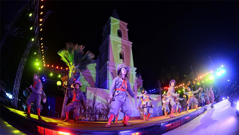   O programa “Jovens Talentos” busca ofertar oficinas práticas de teatro e dança para pessoas sem experiência prévia em grandes produções locais, proporcionando uma imersão completa no universo das artes cênicas. Ao final das oficinas, serão selecionados novos talentos para compor oficialmente o elenco do espetáculo.