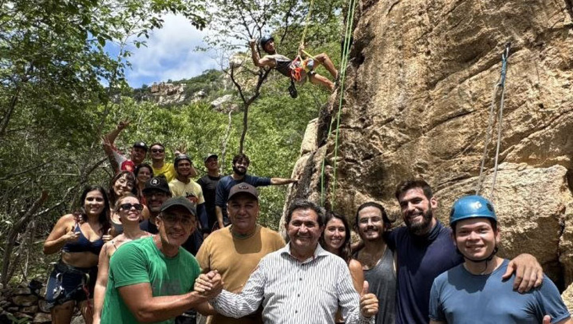   Cenários de aventura e natureza no interior do RN. A poucos quilômetros de Mossoró, aventureiros podem explorar a Serra do Cuó (Campo Grande) para escaladas com vista panorâmica, refrescar-se na Cachoeira da Caripina (Felipe Guerra) e desbravar as mais de 200 cavernas do Parque Nacional da Furna Feia. Um roteiro que une adrenalina, cultura sertaneja e turismo de base comunitária.