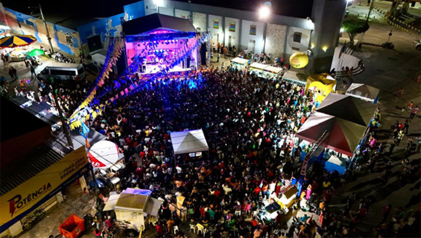   Além das atrações nacionais, o polo receberá shows com artistas e bandas locais e regionais em momentos de fé, louvor e adoração. Um espaço tradicional que reúne todos os anos grande público, mantendo viva uma das principais tradições do nosso São João. 