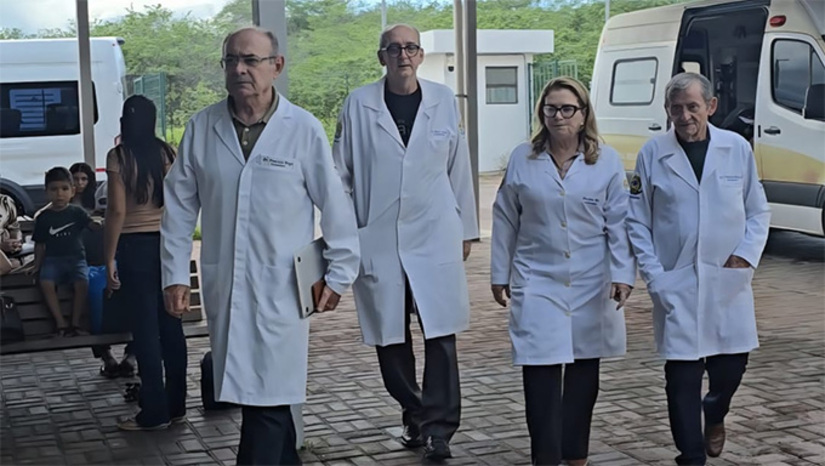 Imagem 1 - Comitiva do CREMERN acompanha o desdobramento de um caso de abuso de poder praticado por um vereador (não citam nome), que invadiu uma unidade de saúde e destratou a equipe médica de forma agressiva e grosseira. O episódio já foi alvo de ações do Ministério Público e do Poder Judiciário, inclusive com sentença condenando a atitude desproporcional do parlamentar. O Conselho de Medicina esteve nas cidades de Timbaúba dos Batistas, Serra Negra do Norte, Patu e Mossoró-RN. Imagem 1 - Comitiva do CREMERN acompanha o desdobramento de um caso de abuso de poder praticado por um vereador (não citam nome), que invadiu uma unidade de saúde e destratou a equipe médica de forma agressiva e grosseira. O episódio já foi alvo de ações do Ministério Público e do Poder Judiciário, inclusive com sentença condenando a atitude desproporcional do parlamentar. O Conselho de Medicina esteve nas cidades de Timbaúba dos Batistas, Serra Negra do Norte, Patu e Mossoró-RN.