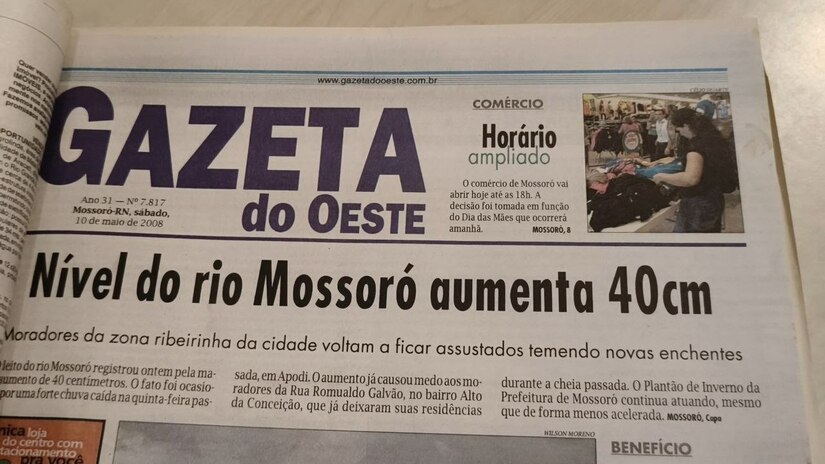 Imagem 1 -  O documentário narra a fundação, o auge e o legado da Gazeta do Oeste, um dos veículos mais influentes do Rio Grande do Norte. Através de depoimentos e registros históricos, o filme homenageia os profissionais que passaram pela redação e destaca o papel do jornal na formação da identidade mossoroense.