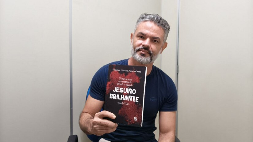   Quem foi Jesuíno Brilhante para além da lenda do "Robin Hood do Sertão"? Em seu novo livro, o Dr. Francisco Linhares explora as estratégias, parcerias e a liderança real do cangaceiro potiguar no século XIX. Baseada em pesquisas rigorosas, a obra convida o leitor a conhecer a história crua do banditismo social, livre de distorções e sensacionalismos da época. Participe do lançamento no dia 6 de maio, às 17h, na UERN em Mossoró.
