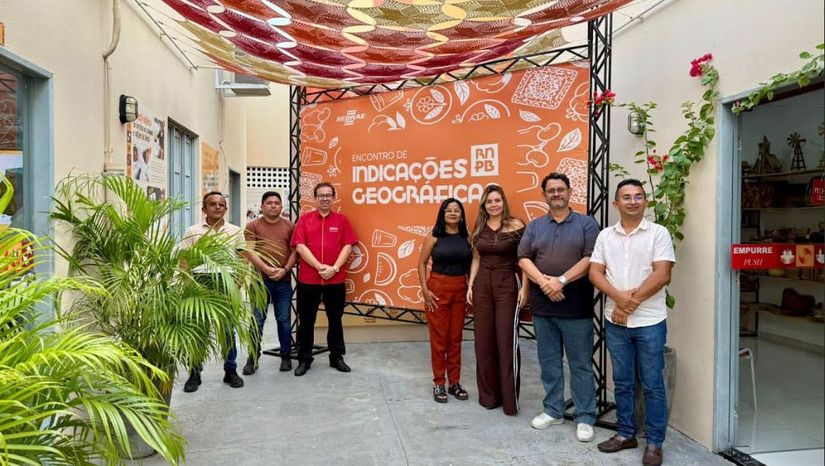 Imagem 1 -  Produzida em Mossoró (RN), a Flor de Sal da Cimsal alcançou um novo patamar de reconhecimento ao ser inserida no prestigiado Guia Michelin. Através de uma parceria estratégica com o Sebrae-RN e o Programa Feito Potiguar, a iguaria — colhida artesanalmente e rica em minerais — reafirma a força da indústria salineira potiguar, que já responde por 98% da produção nacional, agora ocupando espaços de destaque em eventos de luxo como no Copacabana Palace.