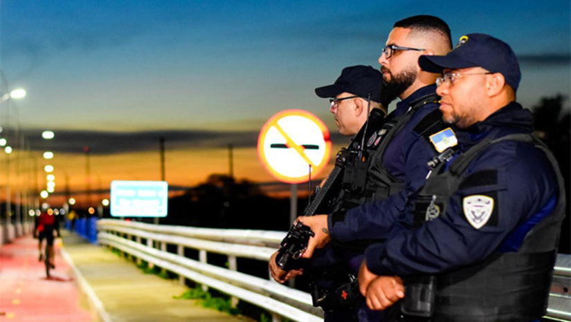 Imagem 1 - Além do reforço na segurança, o complexo também conta com iluminação de alta qualidade em LED, instalada pela Prefeitura, ampliando a visibilidade no período noturno e fortalecendo ainda mais a sensação de segurança no local. A combinação entre iluminação eficiente e presença ostensiva da GCM tem tornado o local cada vez mais utilizado pela população. Imagem 1 - Além do reforço na segurança, o complexo também conta com iluminação de alta qualidade em LED, instalada pela Prefeitura, ampliando a visibilidade no período noturno e fortalecendo ainda mais a sensação de segurança no local. A combinação entre iluminação eficiente e presença ostensiva da GCM tem tornado o local cada vez mais utilizado pela população.
