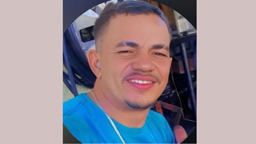 Imagem 1 -  A vítima, Edson Mário da Silva, de 29 anos, conhecido por Noga, foi morto dentro de casa, na frente da esposa e da filha de 8 meses. A PM quando chegou ao local, encontrou a esposa da vítima fora casa e Noga morto, no quarto. O corpo da vítima foi removido para exames na sede da Policia Científica, em Pau dos Ferros-RN. A Policia Civil de Caraúbas vai investigar o caso. 