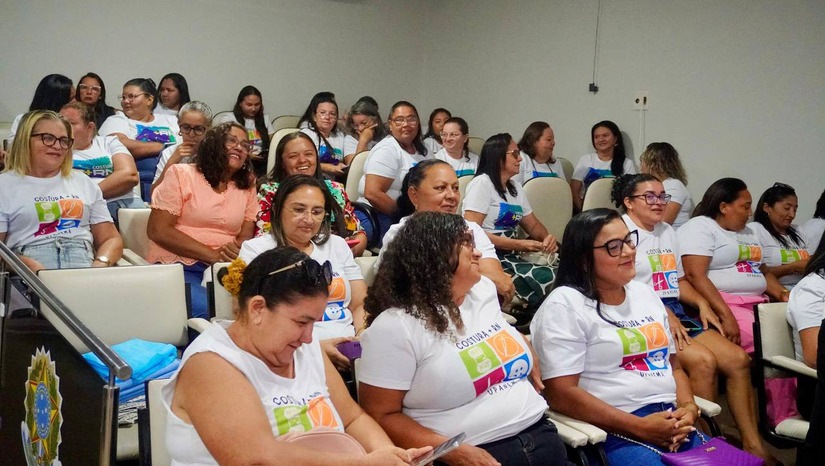   Em parceria com o Governo do RN, Senai e Sebrae, a Prefeitura de Upanema certificou 55 mulheres no programa Costura + RN nesta quarta-feira (06). Além da formação técnica, as alunas assinaram empréstimos pelo Desenvolve RN para abrir os próprios negócios e entregaram fardamentos produzidos durante o curso para a saúde municipal.