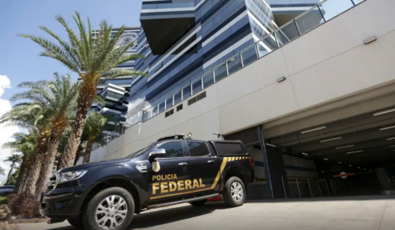 Imagem 1 - O Governo Federal lança o programa Brasil Contra o Crime Organizado, com investimento de R$ 11 bilhões para fortalecer a segurança pública e desarticular a base financeira de facções criminosas. Focado em quatro eixos estratégicos, o programa atua na asfixia financeira, sistema prisional, investigações de homicídios e combate ao tráfico de armas. Imagem 1 - O Governo Federal lança o programa Brasil Contra o Crime Organizado, com investimento de R$ 11 bilhões para fortalecer a segurança pública e desarticular a base financeira de facções criminosas. Focado em quatro eixos estratégicos, o programa atua na asfixia financeira, sistema prisional, investigações de homicídios e combate ao tráfico de armas.