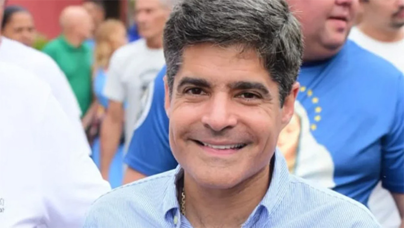   O seu eventual trunfo está longe de ser o retorno do Carlismo – que não morreu com seu avô ACM, mas pode ser repaginado desta vez. Neto contratou João Santana, o famoso marqueteiro ligado ao PT, e este não entra em campanha se não tiver certeza do potencial do candidato. Não só os números de vantagem na espontânea se destacam na pesquisa (26,3% de Neto contra 19,8% do governador). Na estimulada está em 47,8% x 38,7%. A alta rejeição do governador petista Jerônimo Rodrigues (37,1%) também é destaque – Neto surge com 27,4% de rejeição. O que pode apontar um desgaste do PT após 25 anos à frente do Estado. Os dirigentes de partidos nacionais leram com atenção a pesquisa de ontem. A Bahia está entre os cinco maiores colégios eleitorais do País. Veja mais na COLUNA ESPLANADA