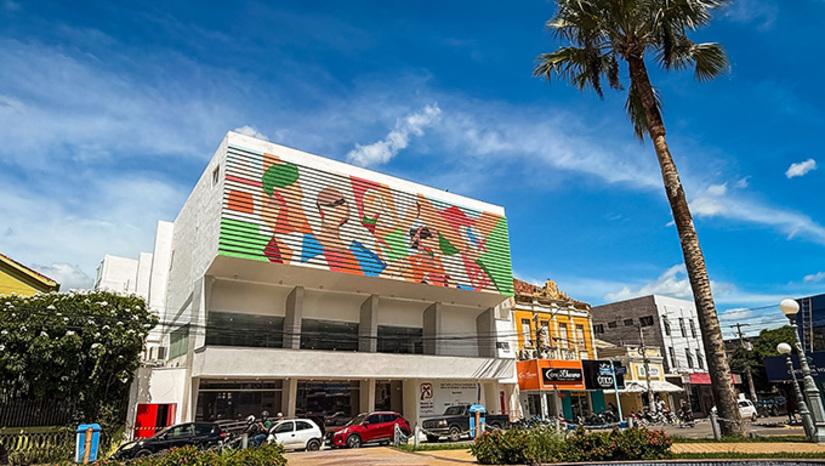   A programação de abertura prevê a apresentação, para convidados, do grupo Caboclos de Major Sales e do premiado espetáculo “A Invenção do Nordeste”, do grupo natalense Carmin. Na sequência, na Praça Vigário Antônio Joaquim, tem a apresentação da cantora potiguar Roberta Sá. 