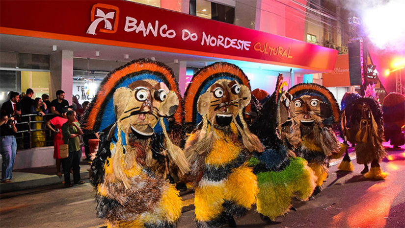   A solenidade de inauguração ocorreu na noite desta quinta-feira, 14 de maio de 2026, e reuniu autoridades, artistas e membros da comunidade. Entre os presentes, esteve a ministra da Cultura, Margareth Menezes, que destacou a importância do investimento em cultura como forma de fortalecimento da identidade e da memória coletiva. “Estamos hoje aqui cumprindo a missão de fortalecer a nossa cultura. Desejamos que esse espaço seja muito bem aproveitado, porque é na cultura e na arte que mora o sentimento de um povo”, afirmou. 