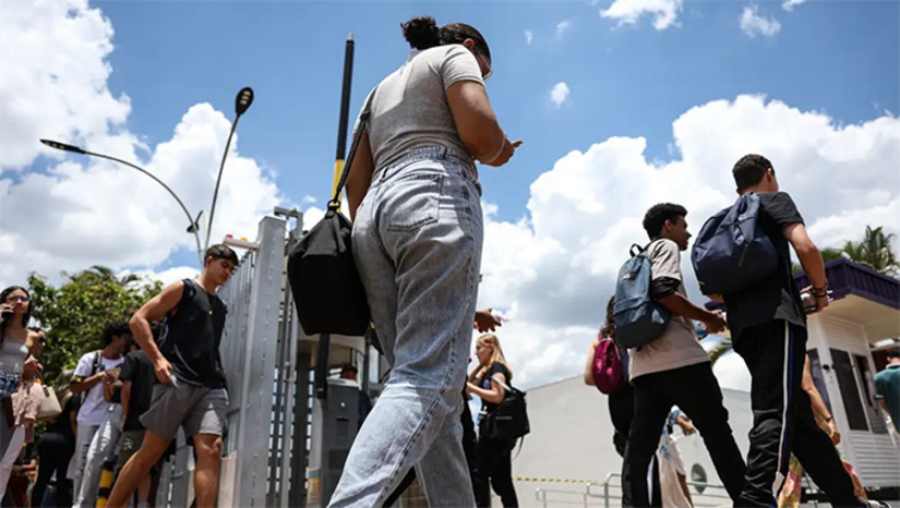   Edital do exame foi publicado nesta sexta-feira, dia 25, e segue até o dia 5 de junho. A taxa de inscrição continua no valor de R$ 85 e o pagamento deve ser feito até 10 de junho. As inscrições serão feitas pelo SITE do ENEM. A novidade este ano de 2026 é que os estudantes do 3º ano serão inscritos a partir de dados encaminhados pelas redes de ensino.