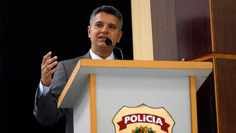 Imagem 1 - A revelação foi feita pelo presidente do órgão, delegado federal Ricardo Saadi, no Fórum Esfera do Guarujá (SP) no sábado. “O Coaf recebe 30 mil comunicações por dia sobre movimentações suspeitas; são 7,5 milhões por ano”, pontuou Saadi, que emendou com o que as autoridades já sabem sobre o modus operandi das facções criminosas: “A partir da pandemia do Covid, o que antes era feito para lavar dinheiro, hoje é usado para diversificar investimentos”. Ou seja, em negócios legais. Imagem 1 - A revelação foi feita pelo presidente do órgão, delegado federal Ricardo Saadi, no Fórum Esfera do Guarujá (SP) no sábado. “O Coaf recebe 30 mil comunicações por dia sobre movimentações suspeitas; são 7,5 milhões por ano”, pontuou Saadi, que emendou com o que as autoridades já sabem sobre o modus operandi das facções criminosas: “A partir da pandemia do Covid, o que antes era feito para lavar dinheiro, hoje é usado para diversificar investimentos”. Ou seja, em negócios legais.