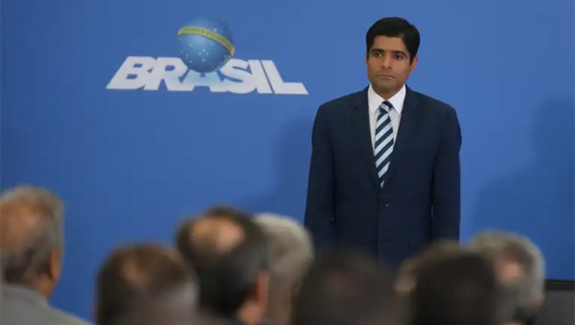 Imagem 1 - O partido União Brasil trata sigilosamente na cúpula a situação da coleta do lixo de Salvador, em especial a do prefeito Bruno Reis, sucessor de ACM Neto na gestão e uma das apostas futuras para o Senado. É que a situação anda cheirando mal desde ano passado, e agora com odor nacional. Houve a prorrogação sem licitação, por mais 20 anos, e com aditivo de R$ 2,6 bilhões para a concessionária Battre, que recolhe o lixo da capital. Há um tremendo receio de que a situação respingue sobre o ex-prefeito e pré-candidato ao Governo ACM Neto (União), logo agora que tem potencial chance de se eleger governador e ressuscitar o carlismo na Bahia, um dos cinco maiores colégios eleitorais do País. (Foto: Valter Campanado/AB. Mais, na COLUNA ESPLANADA Imagem 1 - O partido União Brasil trata sigilosamente na cúpula a situação da coleta do lixo de Salvador, em especial a do prefeito Bruno Reis, sucessor de ACM Neto na gestão e uma das apostas futuras para o Senado. É que a situação anda cheirando mal desde ano passado, e agora com odor nacional. Houve a prorrogação sem licitação, por mais 20 anos, e com aditivo de R$ 2,6 bilhões para a concessionária Battre, que recolhe o lixo da capital. Há um tremendo receio de que a situação respingue sobre o ex-prefeito e pré-candidato ao Governo ACM Neto (União), logo agora que tem potencial chance de se eleger governador e ressuscitar o carlismo na Bahia, um dos cinco maiores colégios eleitorais do País. (Foto: Valter Campanado/AB. Mais, na COLUNA ESPLANADA