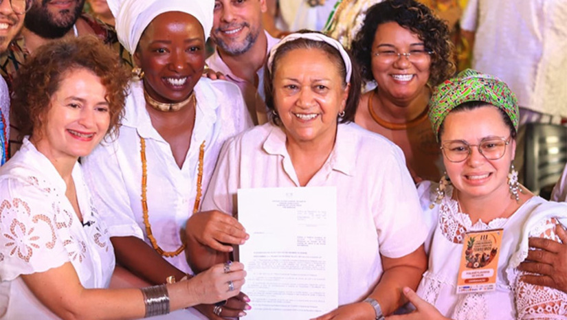   A lei visa combater todas as formas de discriminação motivadas por convicções espirituais e garantir o cumprimento dos direitos fundamentais previstos na Constituição Federal, estabelecendo diretrizes para a proteção da liberdade de consciência, culto e expressão. O texto prevê o enfrentamento à intolerância em ambientes escolares, profissionais e institucionais, com campanhas educativas, incentivo à pesquisa acadêmica e capacitação de profissionais da segurança pública e da educação para lidar com o tema. 