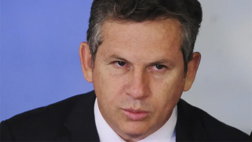   O ex-governador Mauro Mendes, do Mato Grosso, pode não ser eleito senador. A grita vem de gente aliada: “Ele acorda raivoso e batendo nos adversários de graça”, diz um amigo. Aliados lembram que ele pode se tornar um Dante de Oliveira, o famoso que ficou em casa e não pediu votos, e perdeu a eleição. Os mesmos apontam que Virgínia Mendes (federal) e Otaviano Pivetta, o atual governador, correm esse risco.
