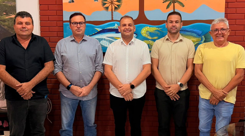   A Prefeitura de Apodi, em parceria com o Governo do Rio Grande do Norte, confirmou para o mês de novembro a realização conjunta da V EXPOAP (Exposição Agropecuária de Apodi) e do Festival de Pesca do município. Definida após reunião institucional com a SAPE, a iniciativa visa impulsionar o desenvolvimento econômico, a agropecuária e a pesca local, promovendo oportunidades de negócios, empreendedorismo e turismo na região